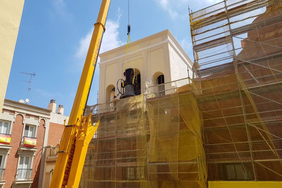 Instalan en Santa María de Gracia las tres campanas restauradas
