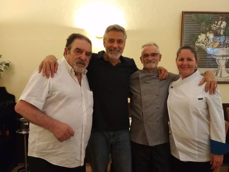 George Clooney, actor, junto a Carlos Padrón, dueño del restaurante E Coto de Antonio
