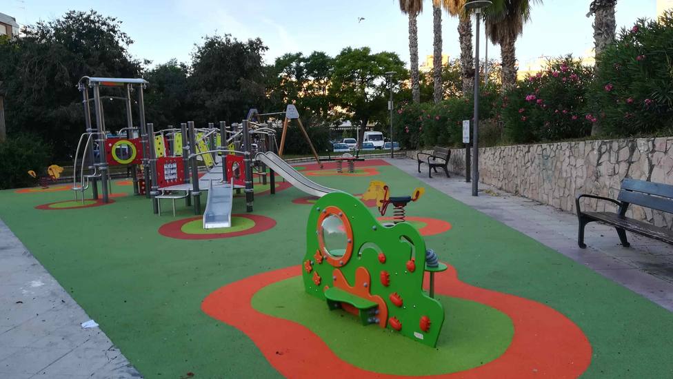 Alicante suspende las actividades al aire libre, cierra los parques y prohíbe el baño por el temporal