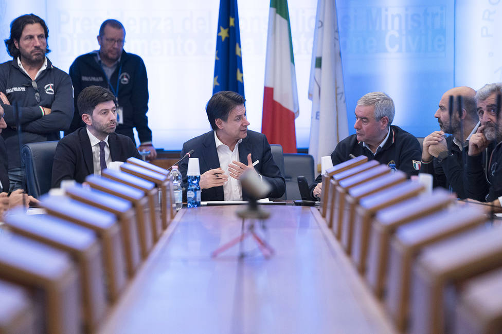 El primer ministro italiano, Giuseppe Conte, y el ministro de Salud, Roberto Speranza