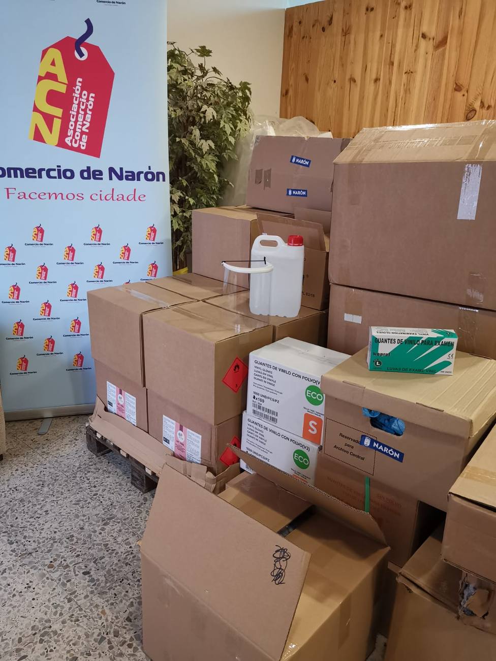 Material que la Asociación de Comerciantes de Narón entregó a sus asociados - FOTO: ACN