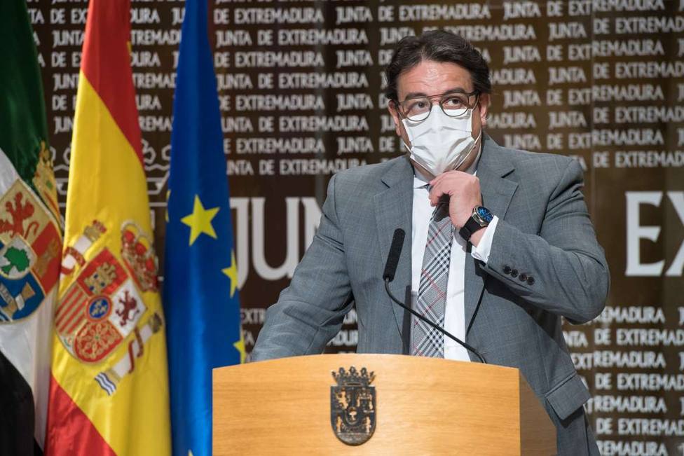 José María Vergeles, consejero de Sanidad de Extremadura, en rueda de prensa. Foto: JuntaEx