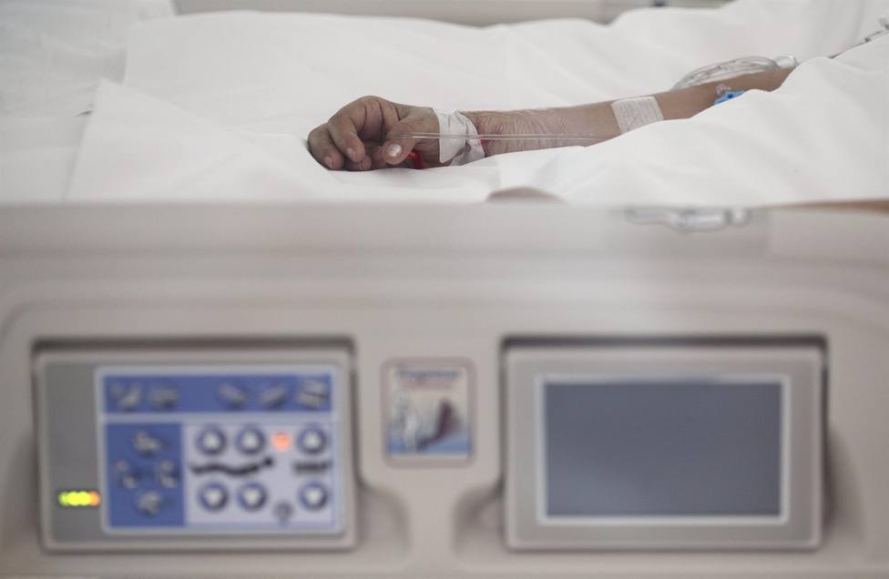 CORONAVIRUS | Andalucía baja hospitalizados por quinto día hasta 667 y los pacientes en UCI caen hasta 150