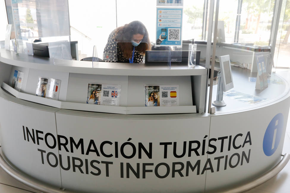 Arranca el turismo masivo desde Reino Unido a España, ¿Qué condiciones tienen para poder entrar?