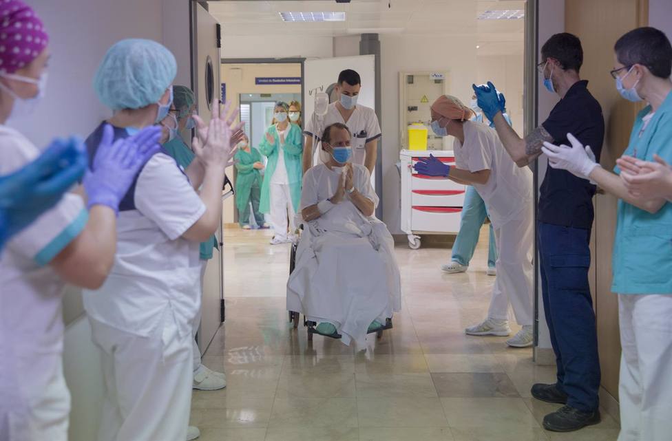 Sevilla.-Cvirus.-Sevilla baja de 100 hospitalizados y los pacientes en UCI caen hasta los 29