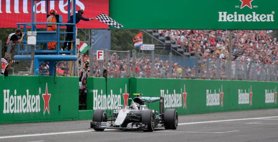 Rosberg se queda a solo dos puntos del liderato en el Mundial tras ganar en Monza. Reuters.