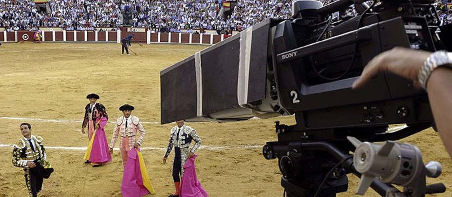 Las cámaras de Televisión Española volverán a asomarse a una plaza de toros este domingo en Cáceres. ARCHIVO