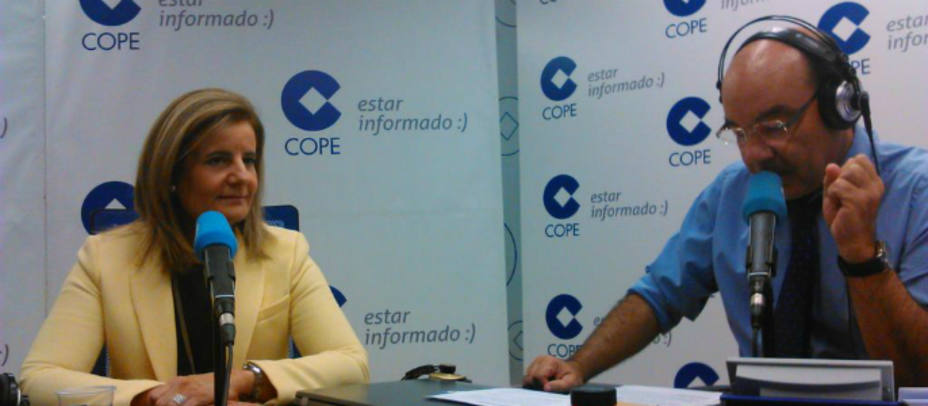 La Ministra en un momento de la entrevista con Ángel Expósito