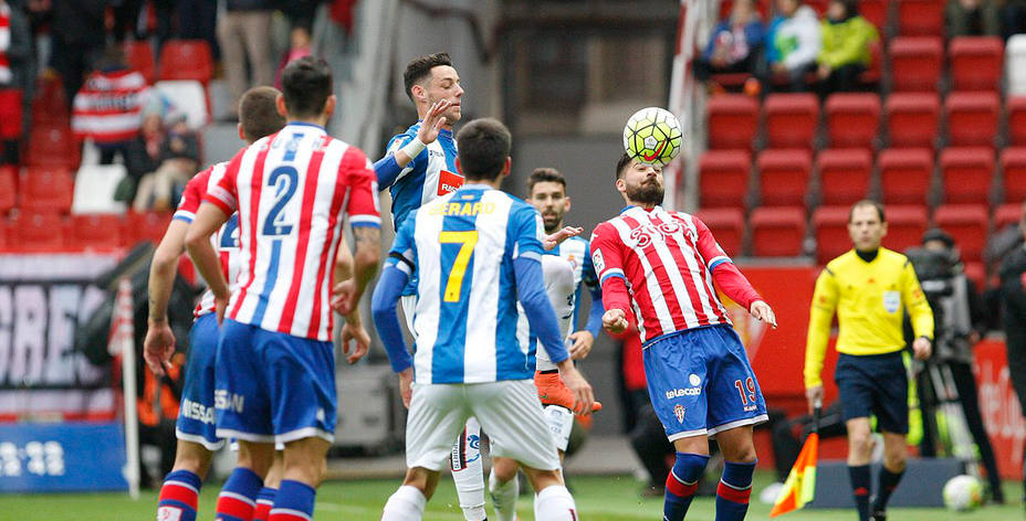 La pasada temporada Burgui marcó con el Espanyol en el partido de El Molinón