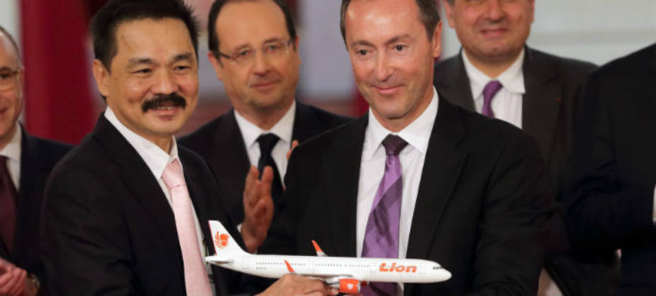 Fabrice Bregier, Presidente de Airbus, y Rusdi Kirana , Director Ejecutivo de Lion Air Chief. Reuters