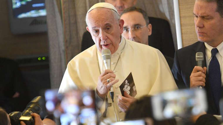 El papa Francisco llega a la capital chilena