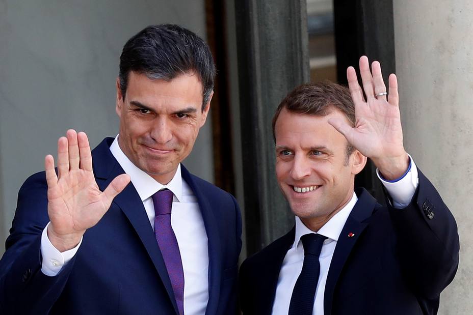 Sánchez se reúne en París con Macron en su primera visita al exterior