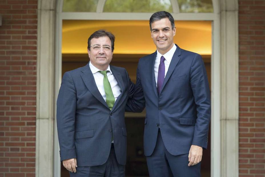 Pedro Sánchez y Fernández Vara antes de la reunión celebrada este martes en Moncloa. Foto: JuntaEx