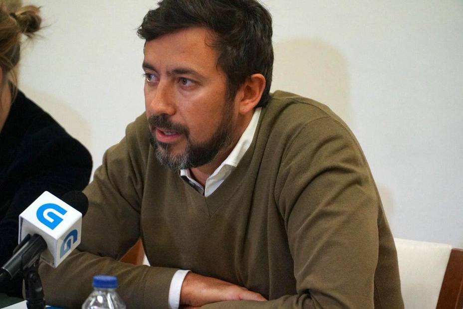 El líder de Podemos Galicia reconoce que son días agridulces para el partido pero evita pronunciarse sobre Errejón
