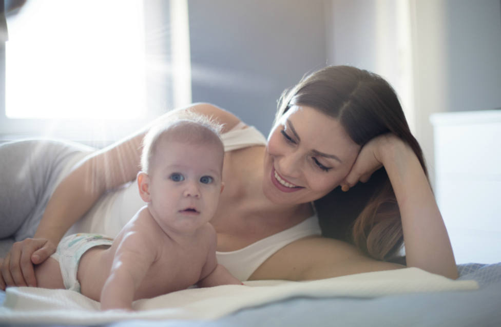 ¿Cómo funciona la deducción por maternidad y la nueva deducción por gastos de guardería?