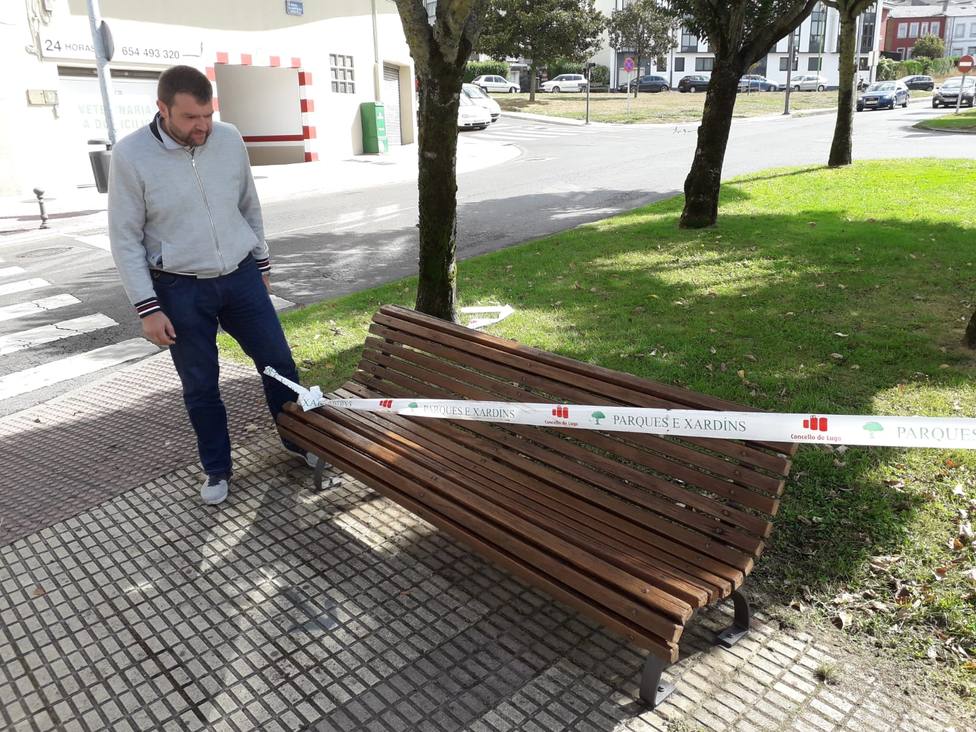 El Ayuntamiento de Lugo repara 200 bancos repartidos por la ciudad