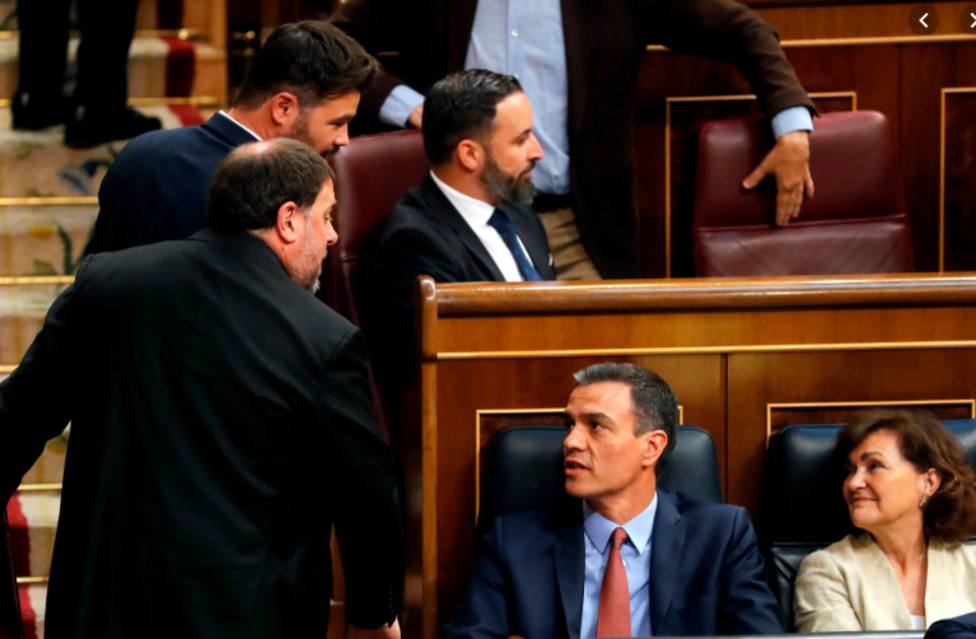 Oriol Junqueras con Pedro Sánchez durante la sesión constitutiva de la XIII Legislativa
