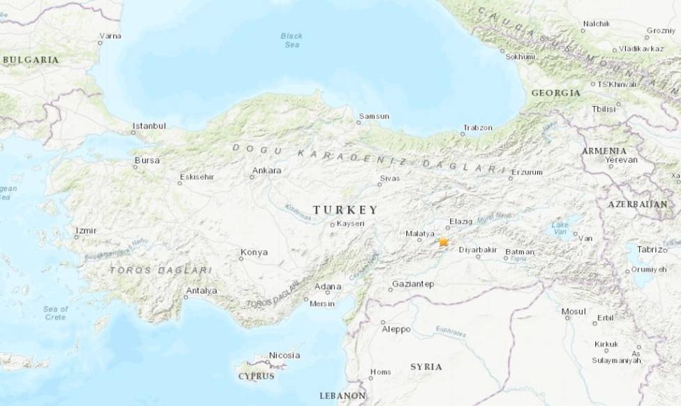 Al menos seis muertos por un terremoto en el este de Turquía
