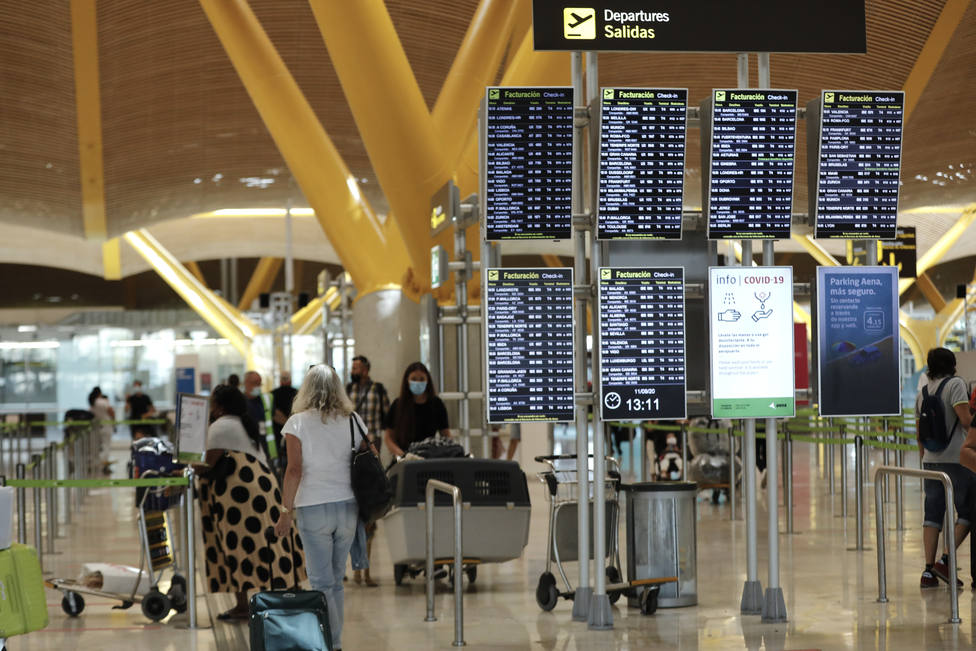 España suspende los vuelos desde Reino Unido a partir del martes salvo para españoles o residentes