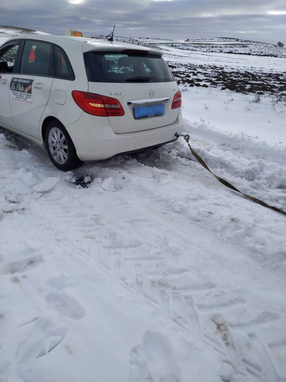Un taxista quedó atrapado por la nieve en Foncea junto a sanitarios y portando vacunas de la Covid-19