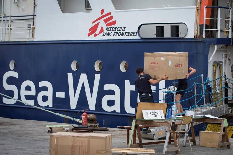 El Sea Watch con 454 migrantes a bordo desembarcará en Trapani tras el permiso de Italia