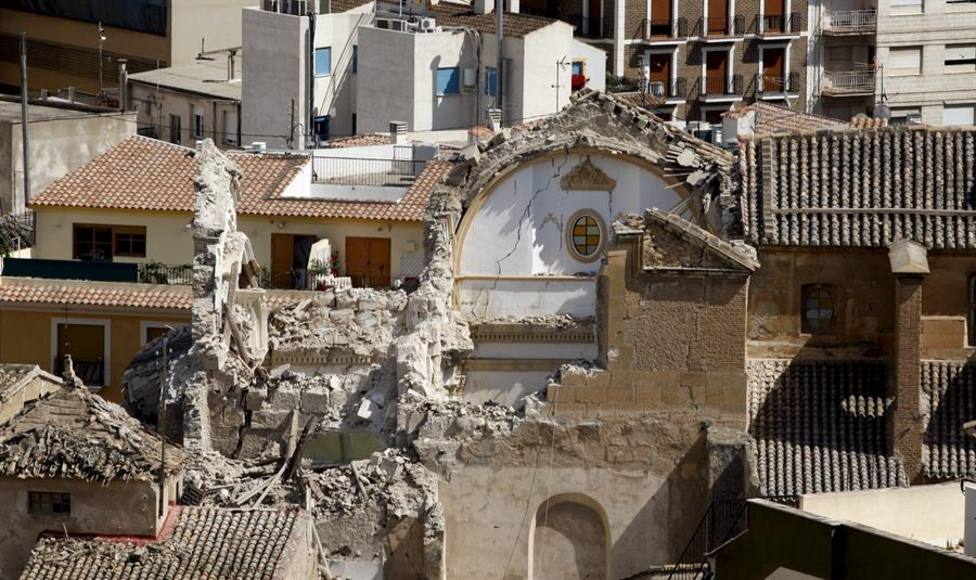 Edificios destrozados tras el terremoto. En imagen, la Iglesia de Santiago