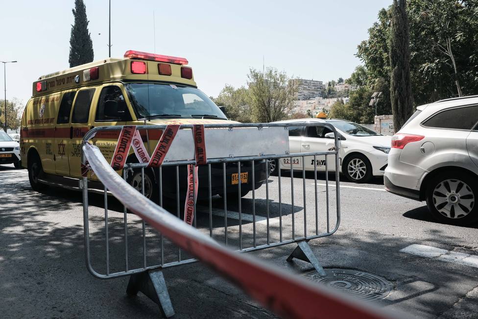 Un palestino muere tiroteado tras embestir con su coche a un vehículo policial y herir a siete agentes