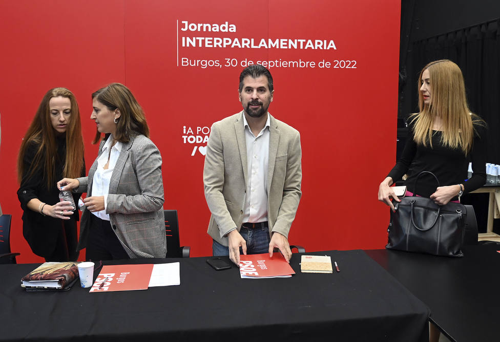 La secretaria general del PSOE de Burgos, Esther Peña, y el secretario general del PSOE de Castilla y León, Luis Tudanca, participan en la interparlamentaria del PSOE de Burgos