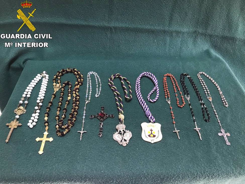 CÃ¡diz.-Sucesos.- Tres detenidos en Arcos tras robar 7.000 euros en joyas y recolectas de la Iglesia de San Francisco