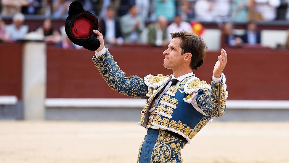 El Juli, saludando una ovación en la plaza de toros de Las Ventas