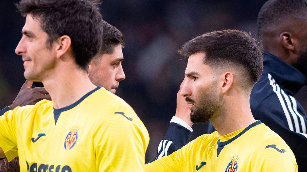 Saludo entre Fede Valverde y Álex Baena antes del Real Madrid - Villarreal, de LaLiga. CORDONPRESS