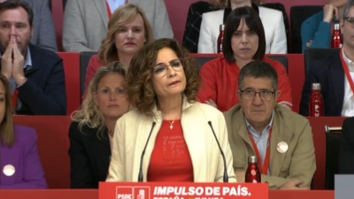 Montero, con el Comité Federal del PSOE en pie: "Pedro, quédate"