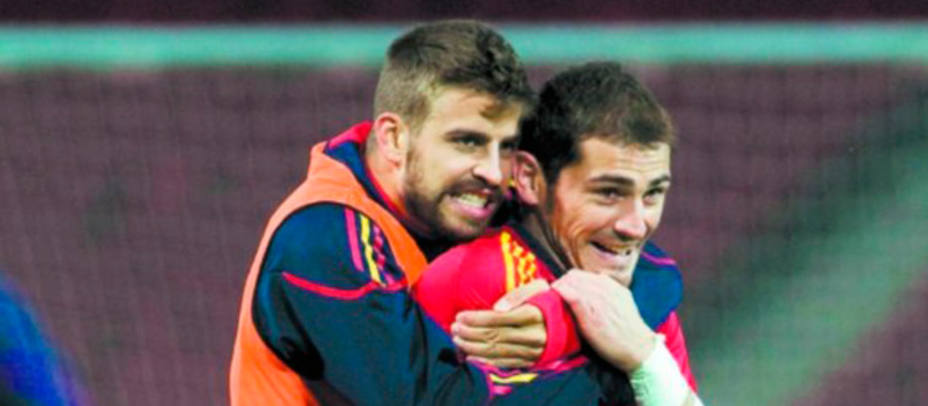 Iker Casillas junto a Gerard Piqué