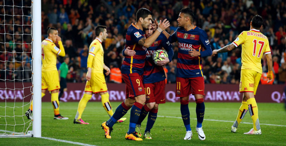 La MSN celebra uno de los goles al Sporting (Reuters)