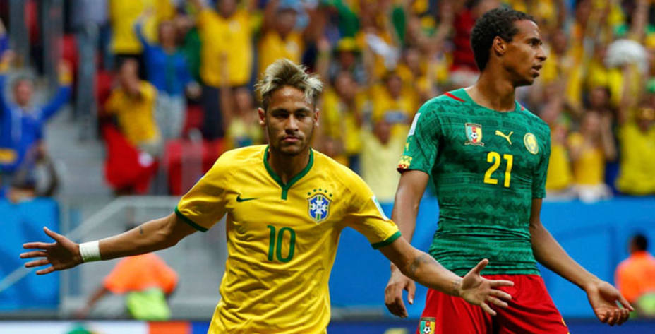 Neymar celebra uno de sus goles ante Camerún (Reuters)