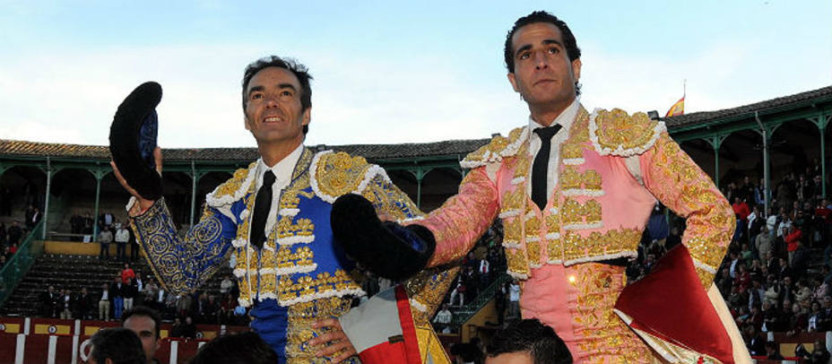 El Cid y Fandiño en su salida a hombros este domingo en Talavera. PRENSA IVÁN FANDIÑO