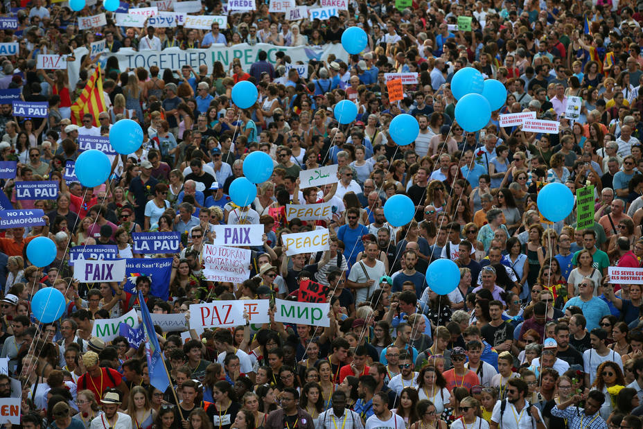 Medio millón de personas se manifiestan en Barcelona contra el terrorismo. REUTERS