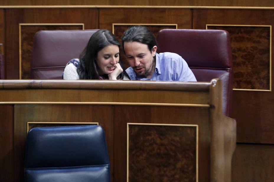 El líder de Podemos, Pablo Iglesias y la portavoz en el Congreso de la formación, Irene Montero