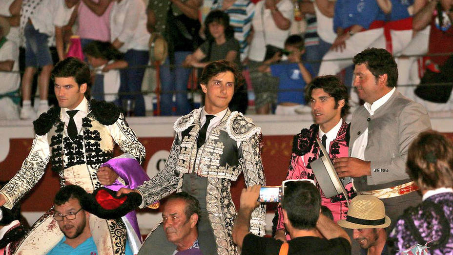 José Garrido, Roca Rey, Cayetano y el mayoral de Luis Algarra, a hombros en Torrejón de Ardoz