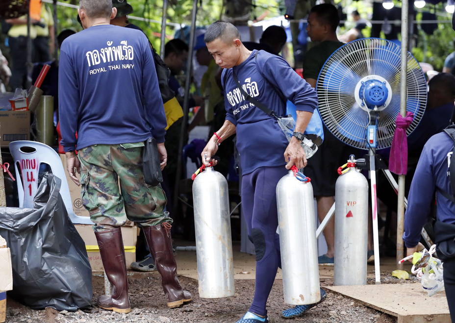 Las lluvias amenazan la tercera jornada de rescates subterráneos en Tailandia
