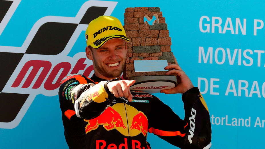Binder celebra en el podio su triunfo en el GP de Aragón en Moto2. EFE