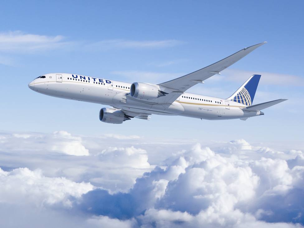 Dos pilotos de la compañía United Airlines detenidos en Escocia por dar positivo en un control de alcoholemia