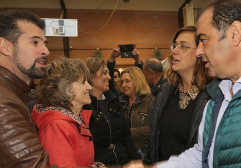 Visita de la Ministra de Sanidad en funciones María Luisa Carcedo a Saldaña
