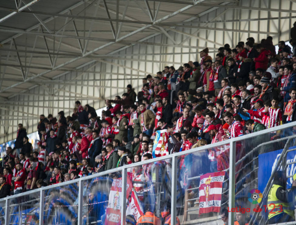 Aficionados del Sporting en el Tartiere (foto: @LaLiga).