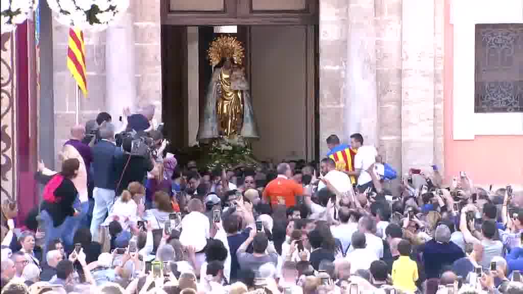 Traslado de la Virgen de los Desamparados por las calles de Valencia