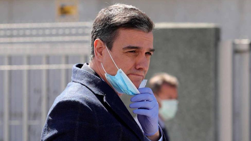 Pedro Sanchez visita fábrica de respiradores en Móstoles