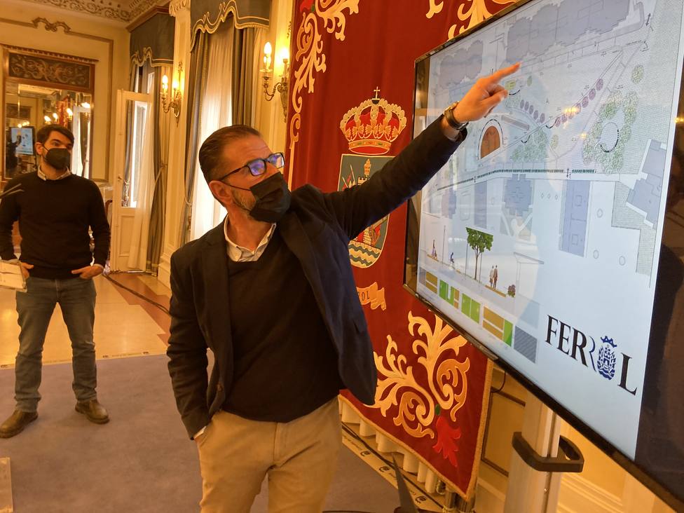 El alcalde de Ferrol durante la presentación del proyecto del parque Fontelonga - FOTO: Concello de Ferrol