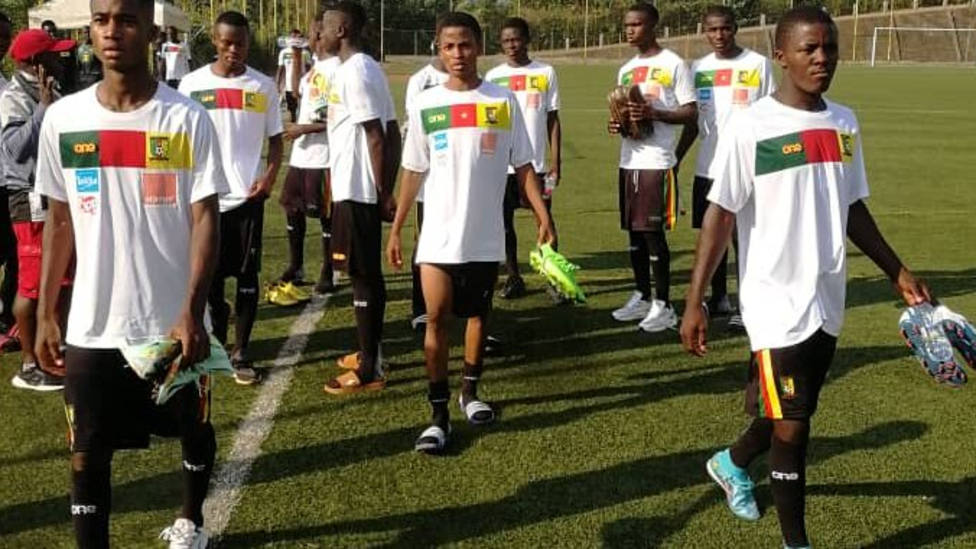 Escándalo en Camerún: 21 jugadores no pasaron las pruebas de edad para jugar un torneo FIFA sub17
