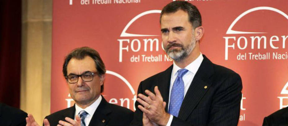 Felipe VI junto a Artur Mas. EFE