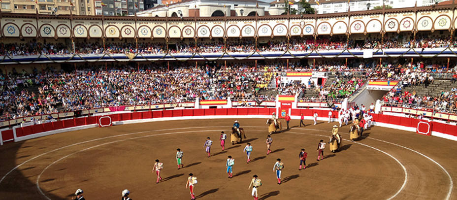 El coso de Cuatro Caminos acogerá un año más la Feria de Santiago de Santander. S.N.